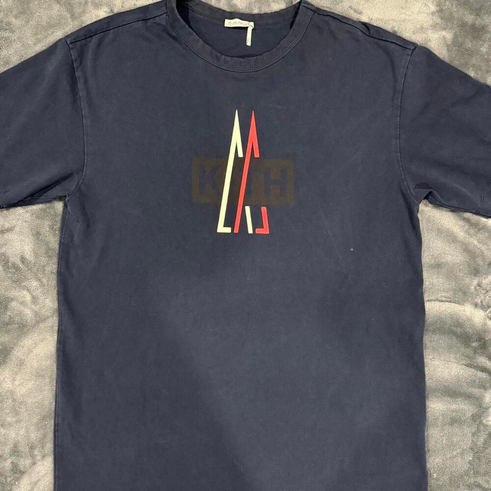 Moncler Men's Navy and Blue T-shirt